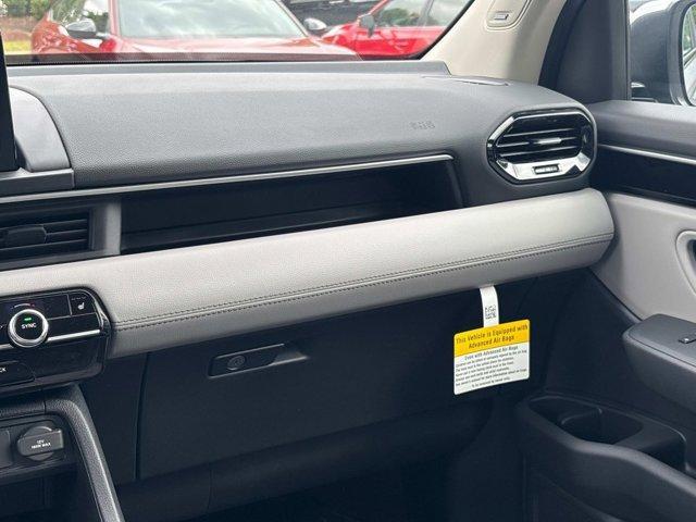 new 2025 Honda Pilot car, priced at $49,670