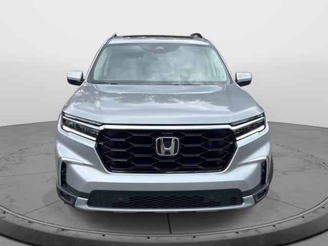 new 2025 Honda Pilot car, priced at $49,670