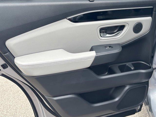 new 2025 Honda Pilot car, priced at $49,670