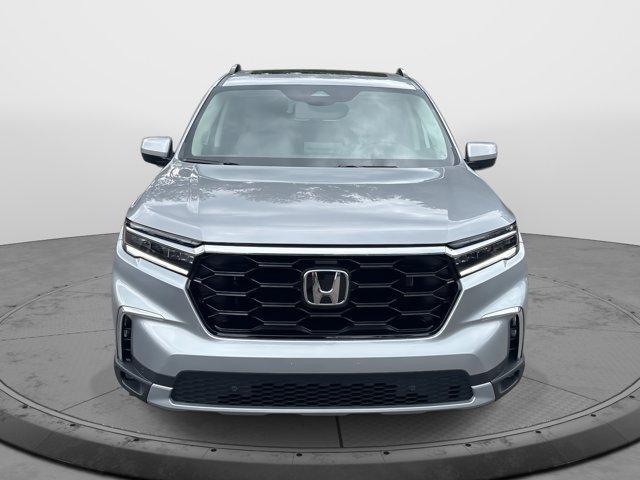 new 2025 Honda Pilot car, priced at $49,670
