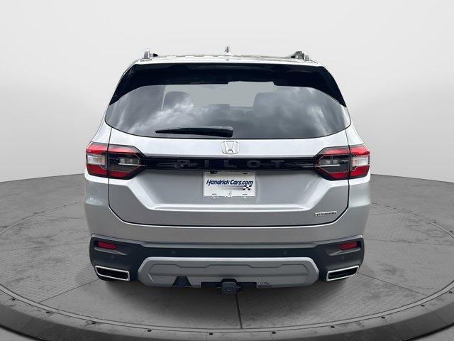 new 2025 Honda Pilot car, priced at $49,670
