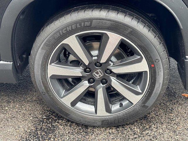 new 2025 Honda Pilot car, priced at $47,950