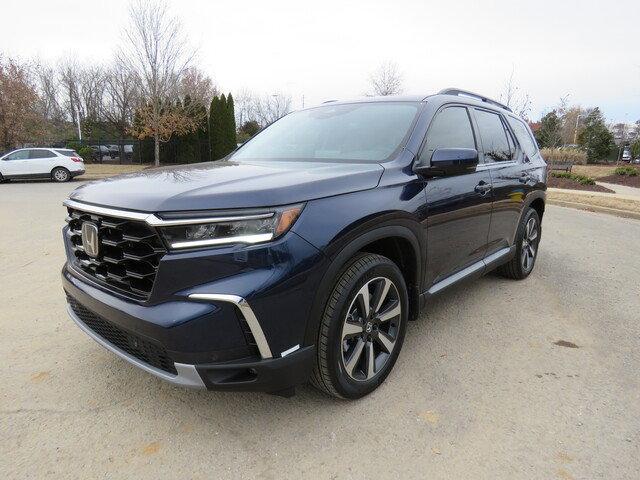 new 2025 Honda Pilot car, priced at $49,615