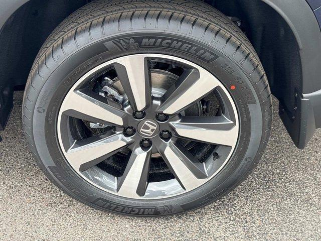 new 2025 Honda Pilot car, priced at $47,950