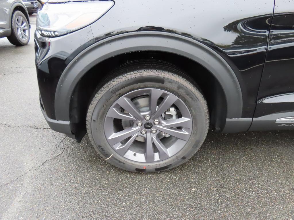 new 2025 Ford Explorer car, priced at $43,847