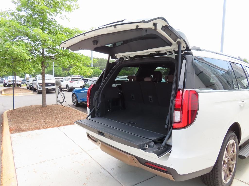 new 2025 Ford Expedition car, priced at $87,590