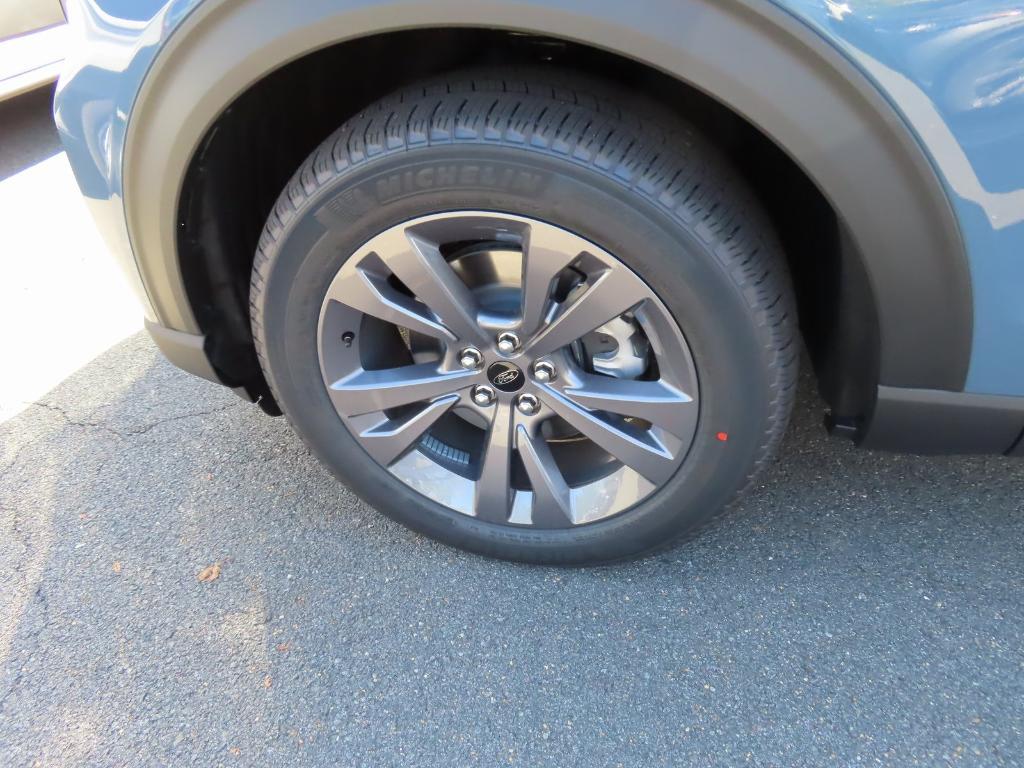 new 2025 Ford Explorer car, priced at $44,312