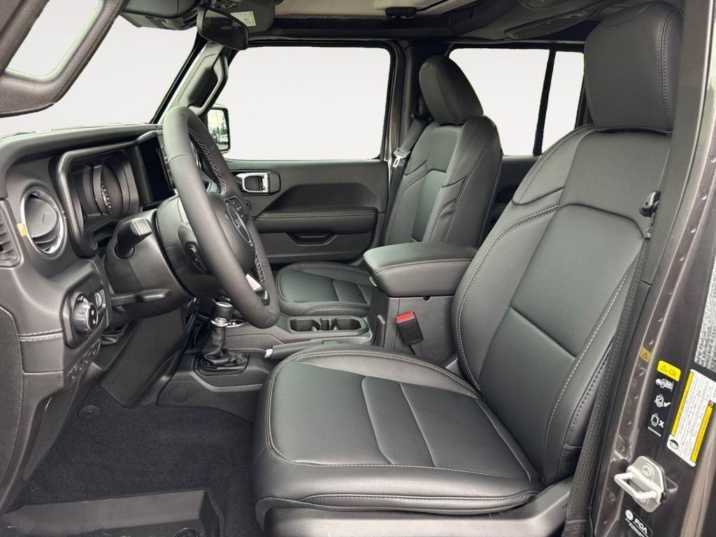 new 2025 Jeep Gladiator car, priced at $44,817