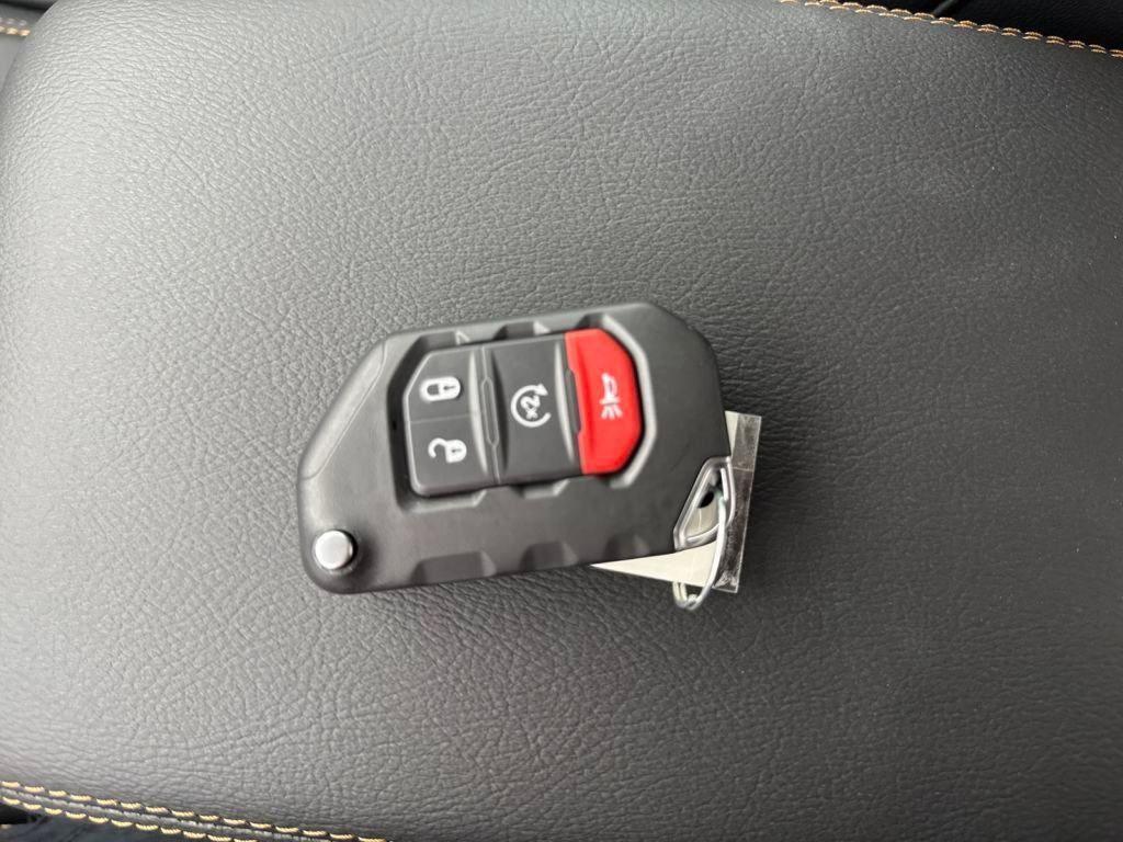 new 2025 Jeep Gladiator car, priced at $44,817