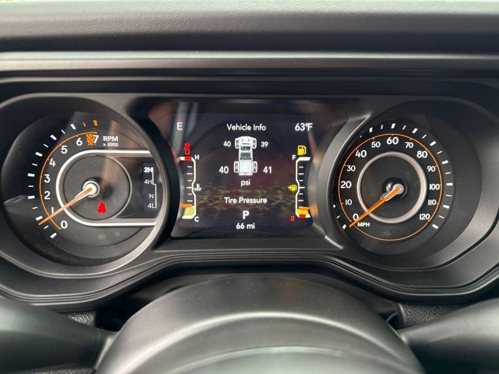 new 2025 Jeep Gladiator car, priced at $44,817