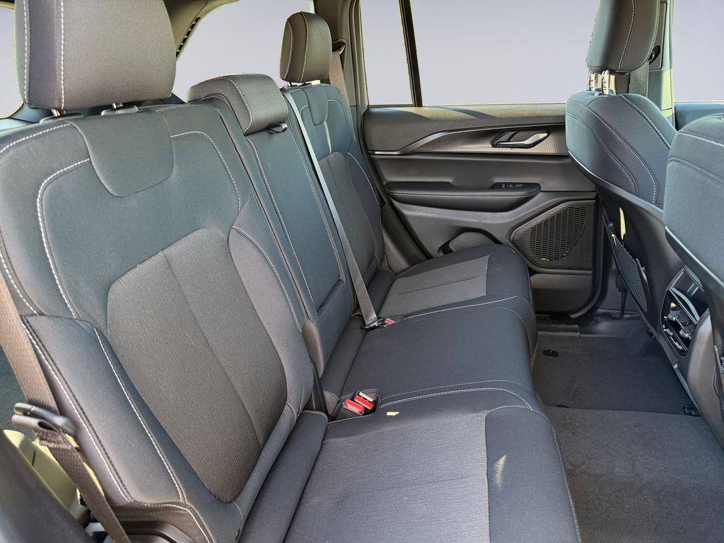 new 2025 Jeep Grand Cherokee car, priced at $38,282