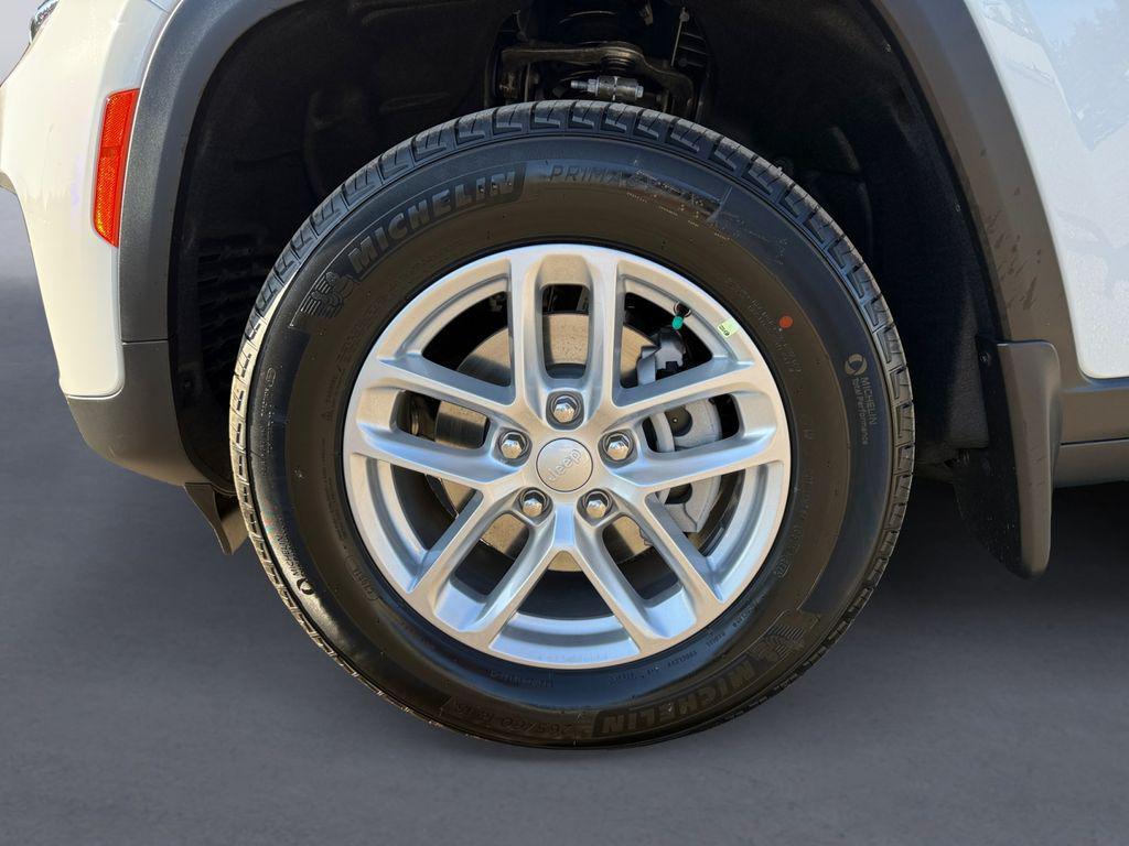 new 2025 Jeep Grand Cherokee car, priced at $38,282