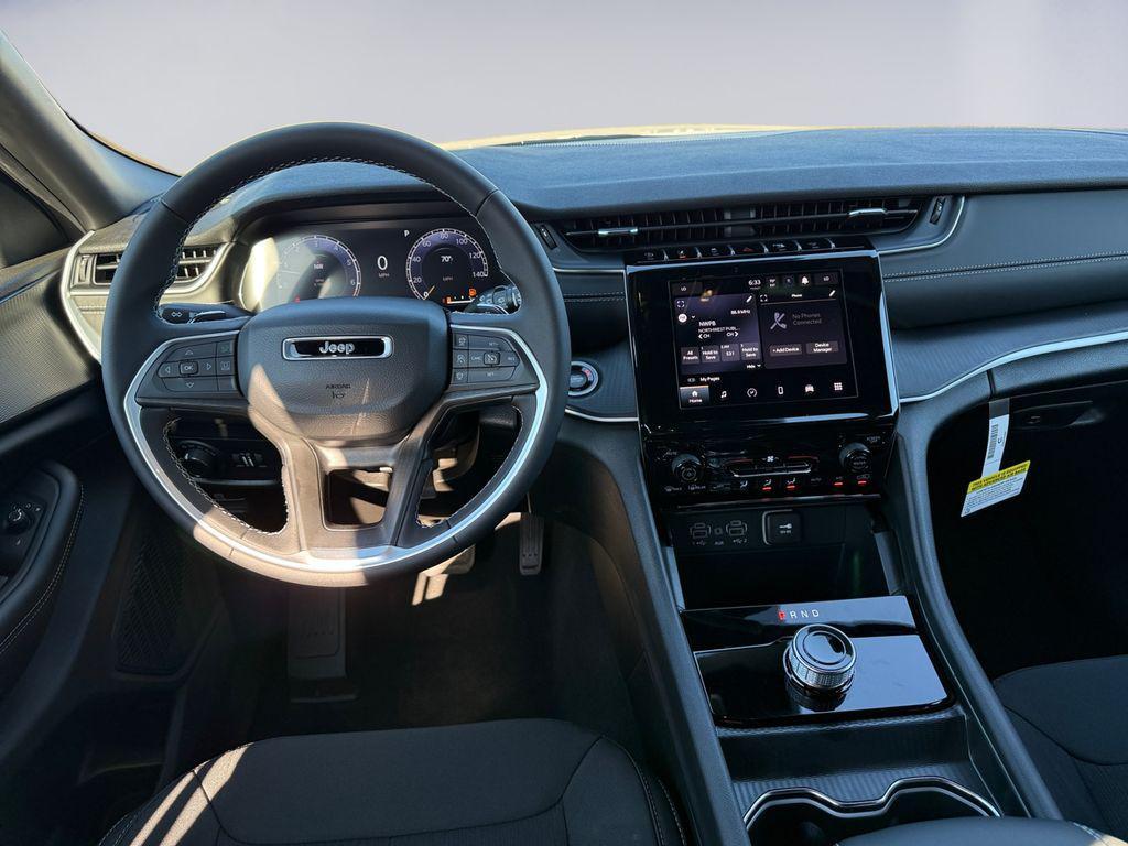 new 2025 Jeep Grand Cherokee car, priced at $38,282