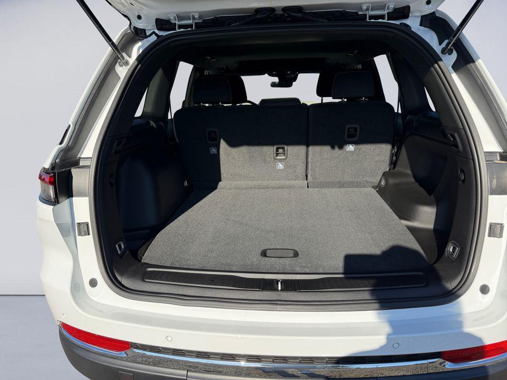 new 2025 Jeep Grand Cherokee car, priced at $38,282