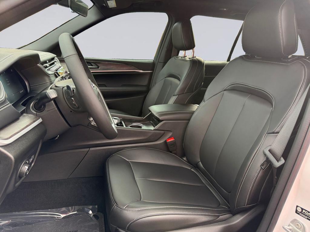 new 2025 Jeep Grand Cherokee car, priced at $44,660