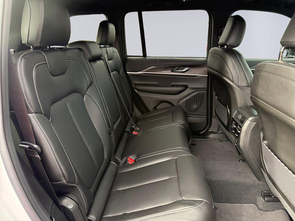 new 2025 Jeep Grand Cherokee car, priced at $44,660