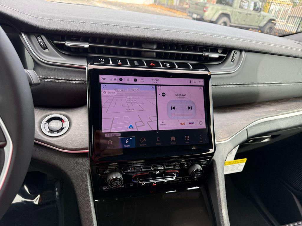 new 2025 Jeep Grand Cherokee car, priced at $44,660