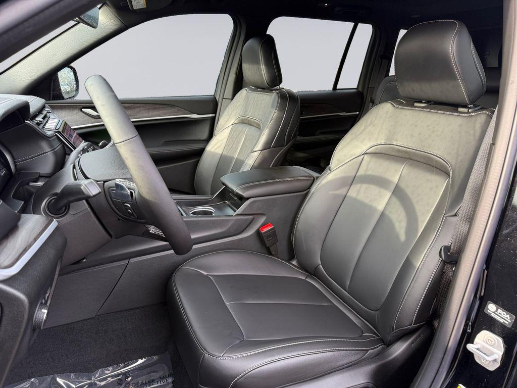 new 2025 Jeep Grand Cherokee car, priced at $46,296