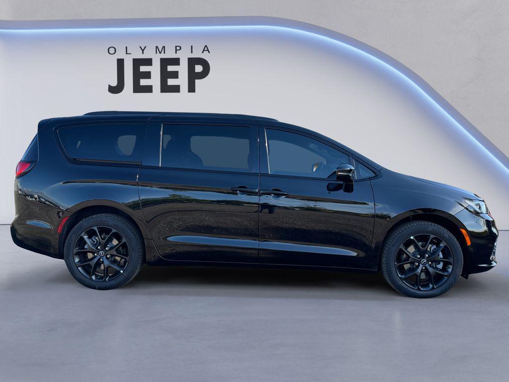 new 2026 Chrysler Pacifica car, priced at $51,259