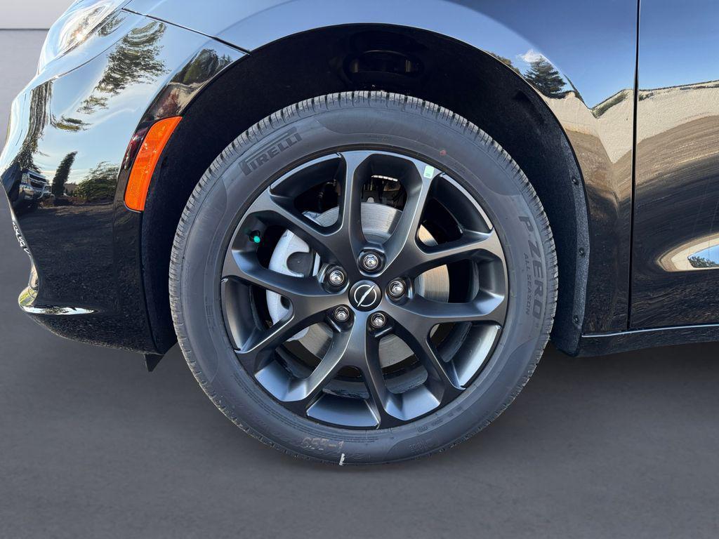 new 2026 Chrysler Pacifica car, priced at $51,259