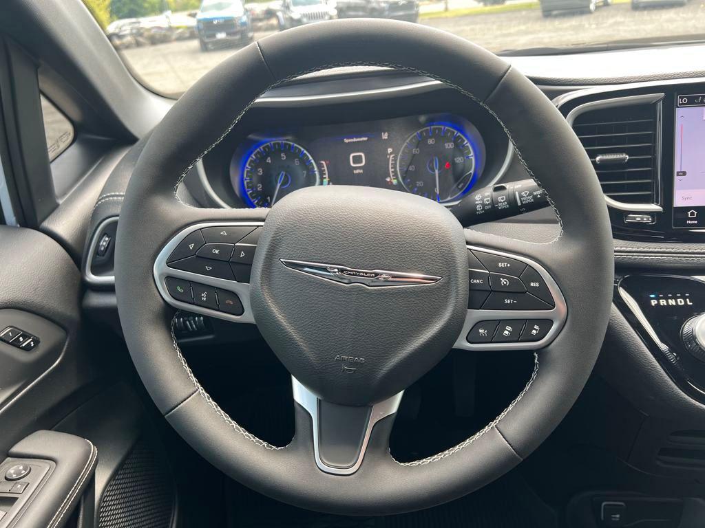 new 2025 Chrysler Pacifica car, priced at $41,439