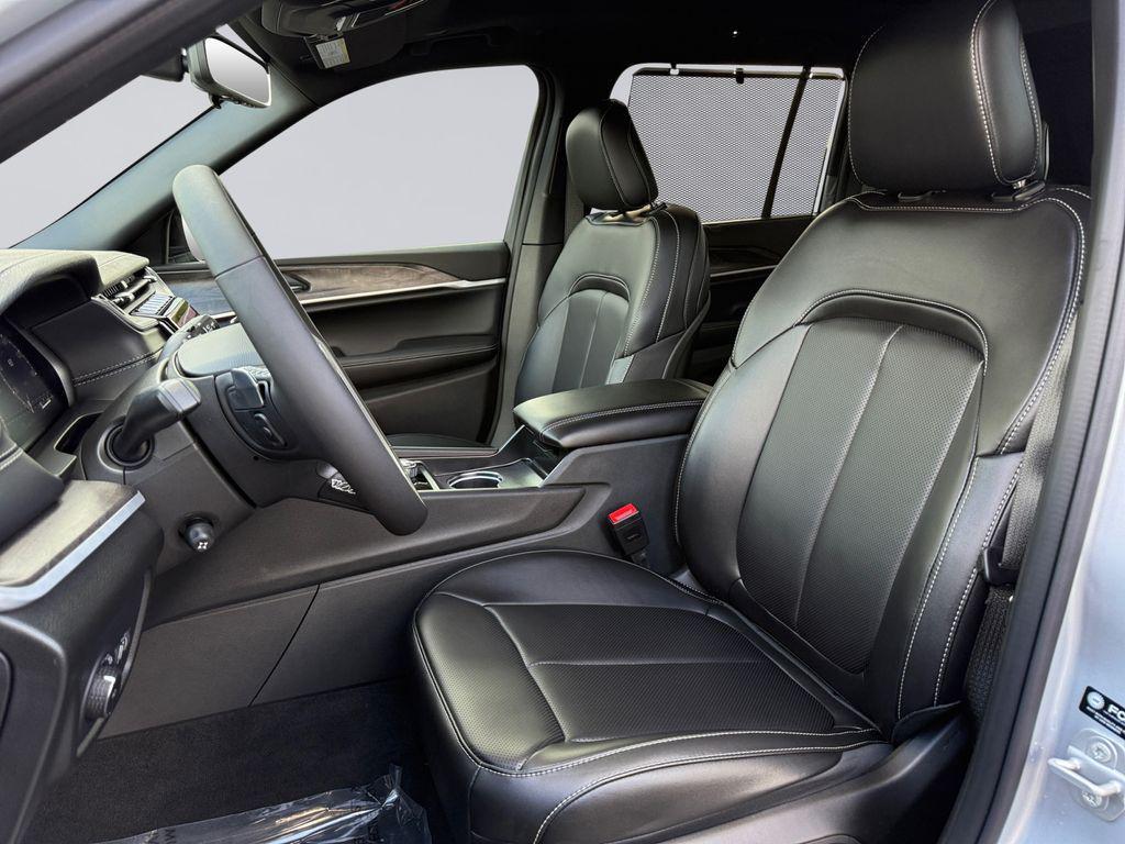 new 2025 Jeep Grand Cherokee car, priced at $53,265
