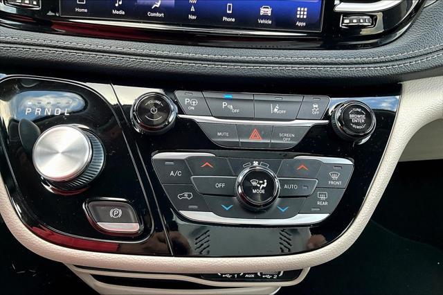 used 2022 Chrysler Pacifica Hybrid car, priced at $25,889