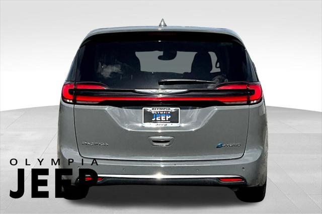 used 2022 Chrysler Pacifica Hybrid car, priced at $25,889