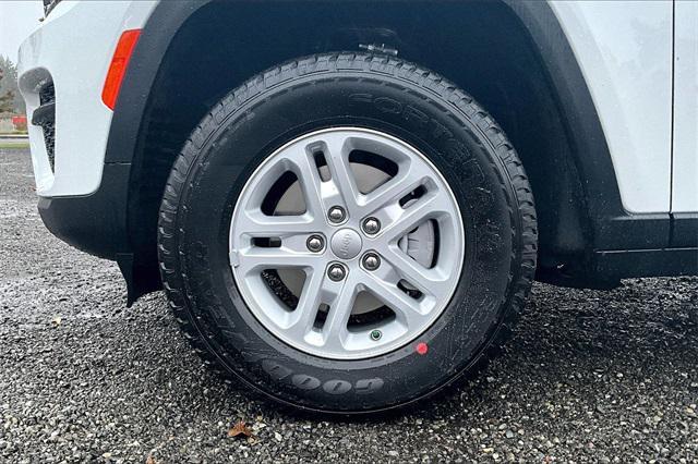 new 2025 Jeep Grand Cherokee car, priced at $42,120