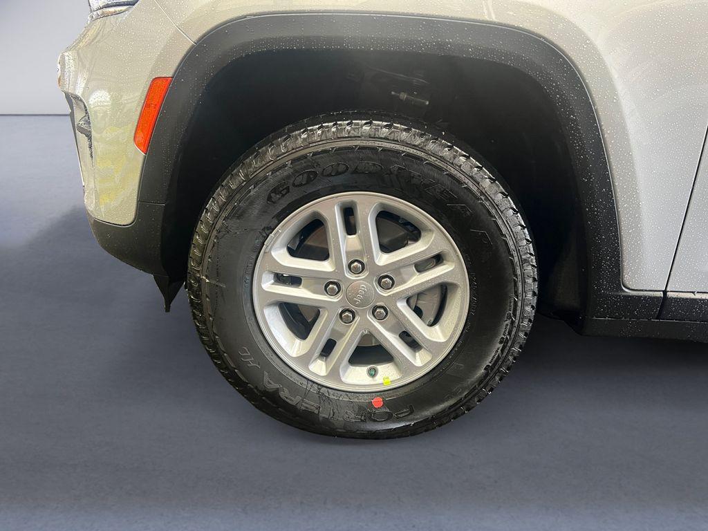 new 2025 Jeep Grand Cherokee car, priced at $41,620