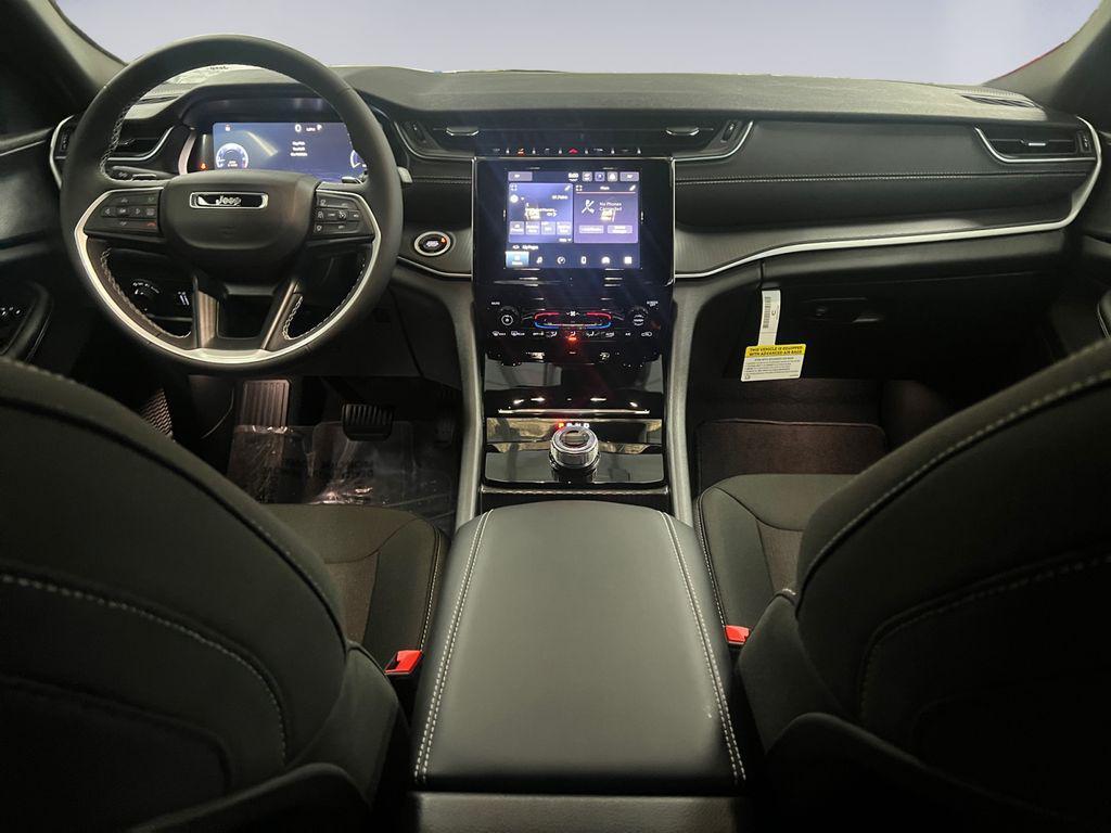 new 2025 Jeep Grand Cherokee car, priced at $41,620