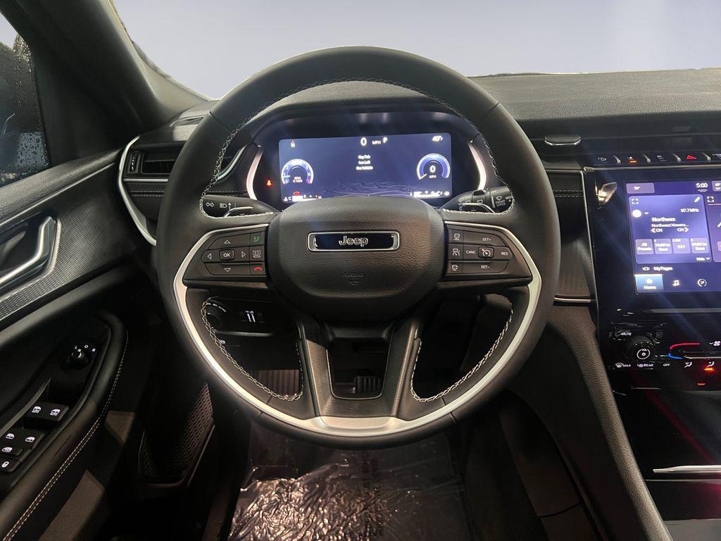 new 2025 Jeep Grand Cherokee car, priced at $41,620