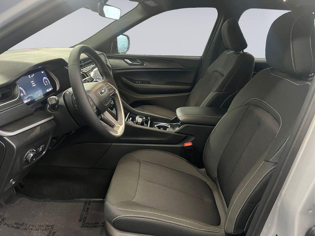 new 2025 Jeep Grand Cherokee car, priced at $41,620