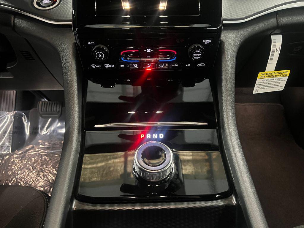 new 2025 Jeep Grand Cherokee car, priced at $41,620