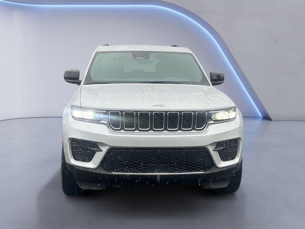 new 2025 Jeep Grand Cherokee car, priced at $41,620