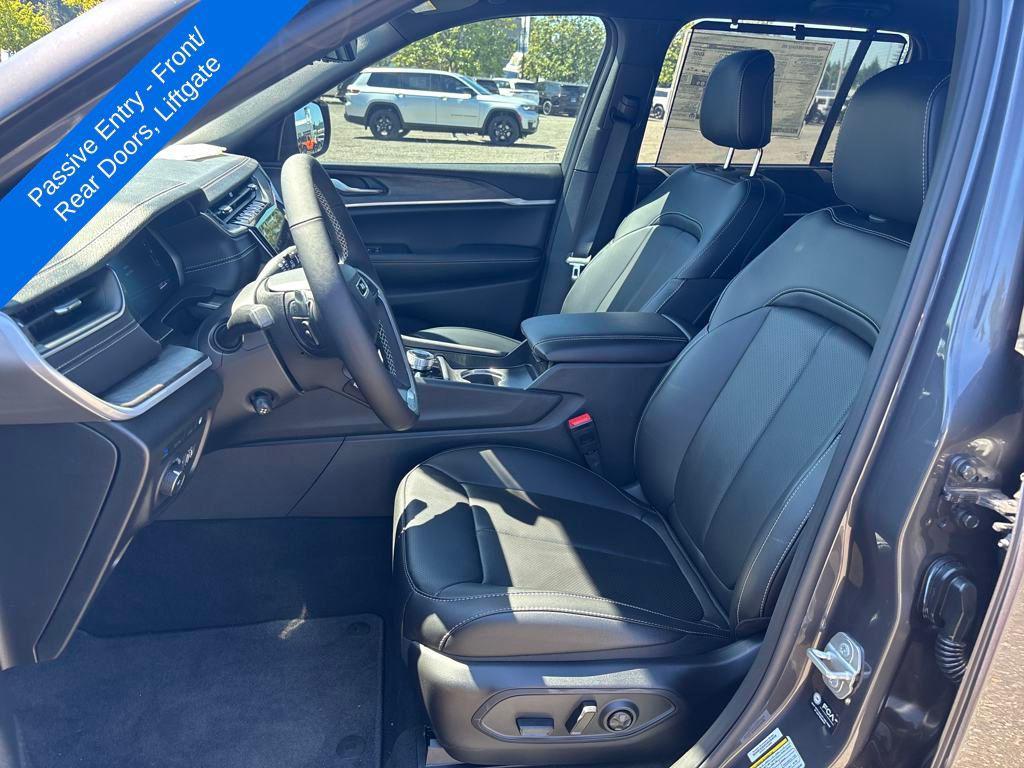 new 2025 Jeep Grand Cherokee car, priced at $62,018
