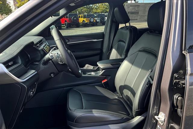 new 2025 Jeep Grand Cherokee car, priced at $59,855