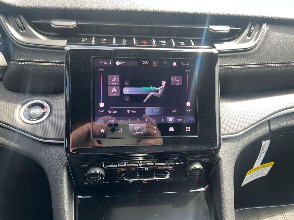 new 2025 Jeep Grand Cherokee car, priced at $41,502