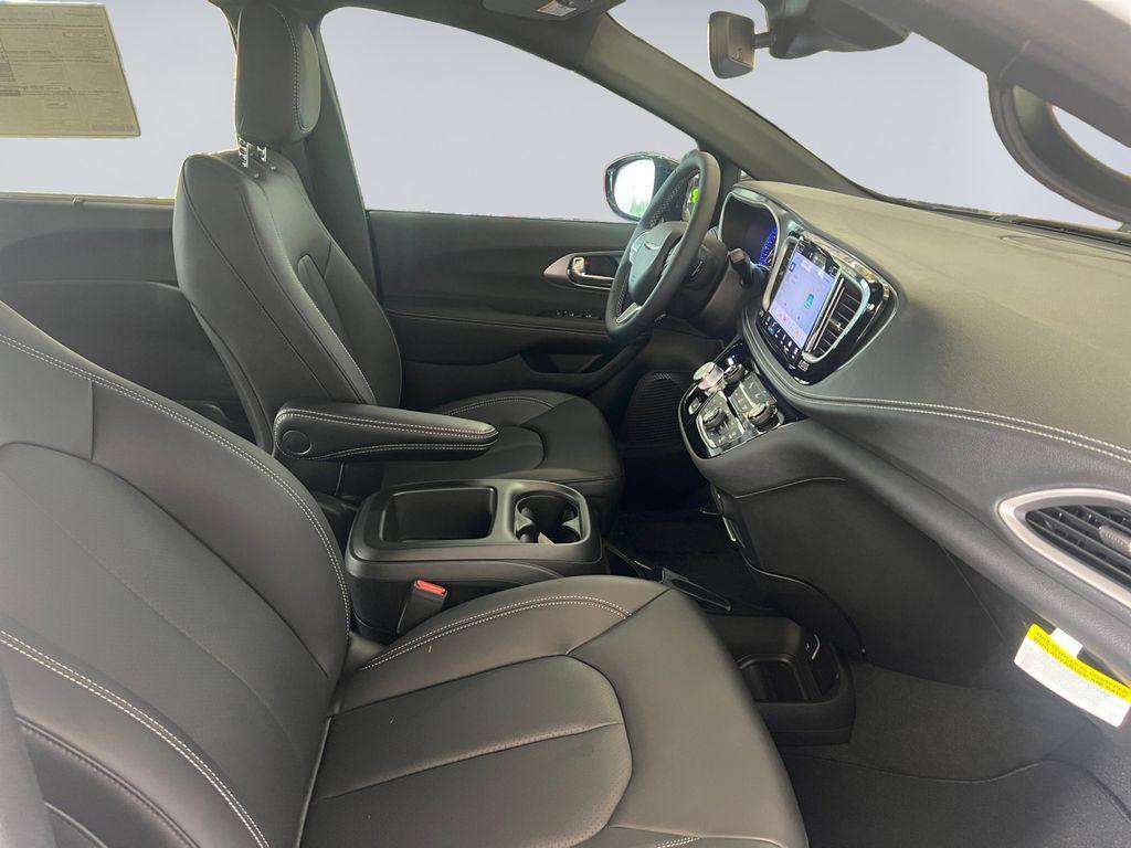 new 2026 Chrysler Pacifica car, priced at $46,085