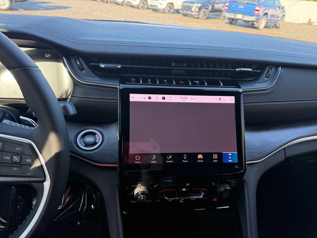 new 2025 Jeep Grand Cherokee car, priced at $46,752