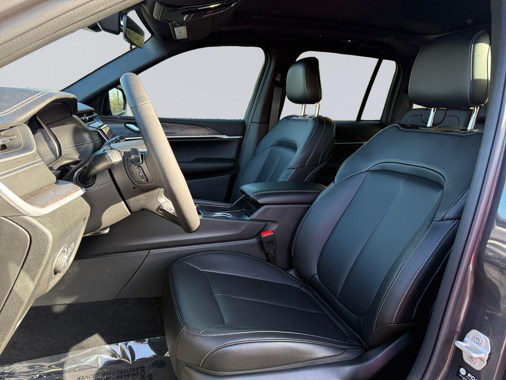 new 2025 Jeep Grand Cherokee car, priced at $46,752
