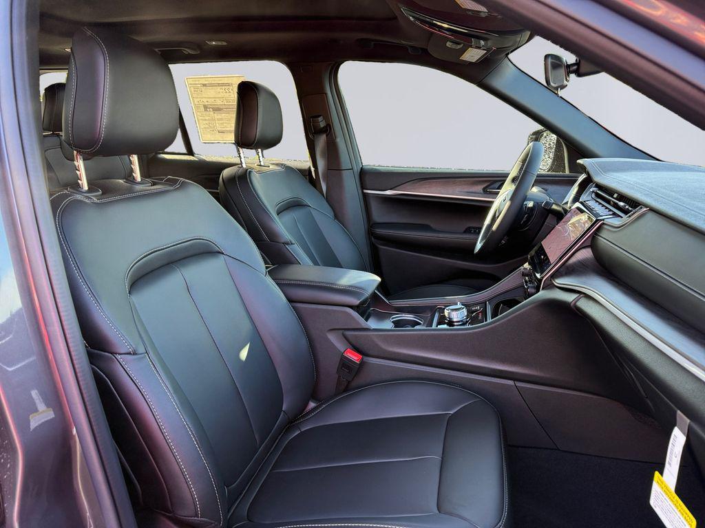 new 2025 Jeep Grand Cherokee car, priced at $46,752