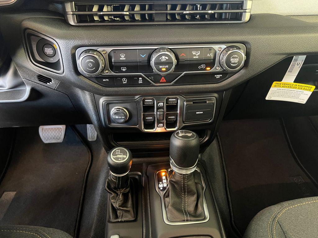 new 2025 Jeep Wrangler car, priced at $37,733