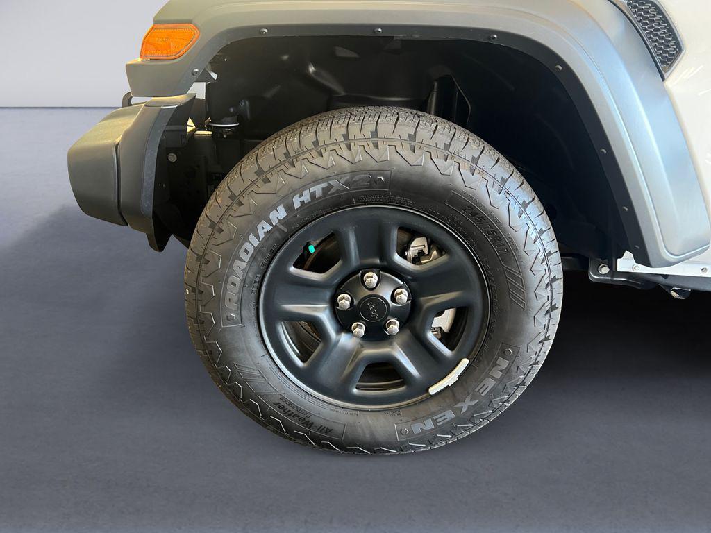 new 2025 Jeep Wrangler car, priced at $37,733