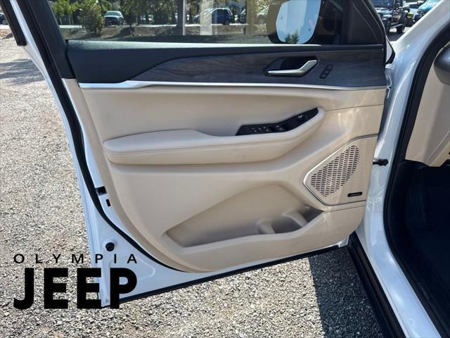 used 2022 Jeep Grand Cherokee car, priced at $33,696