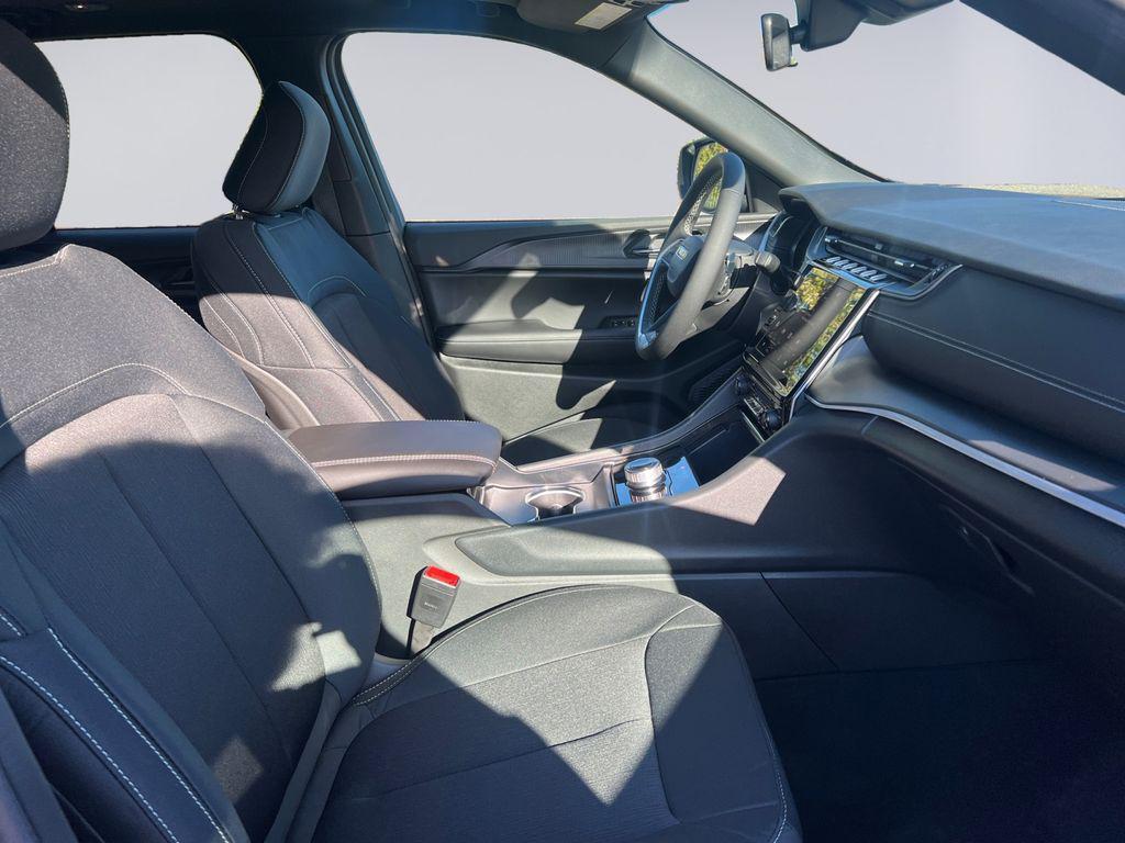 new 2025 Jeep Grand Cherokee car, priced at $38,550