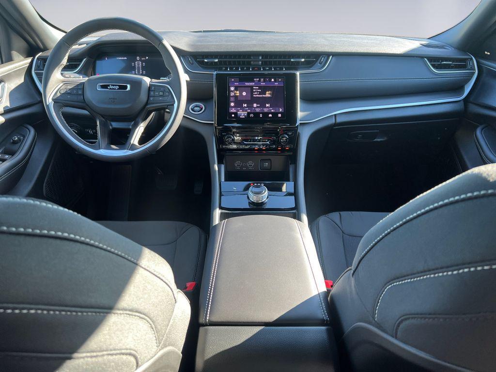 new 2025 Jeep Grand Cherokee car, priced at $38,550