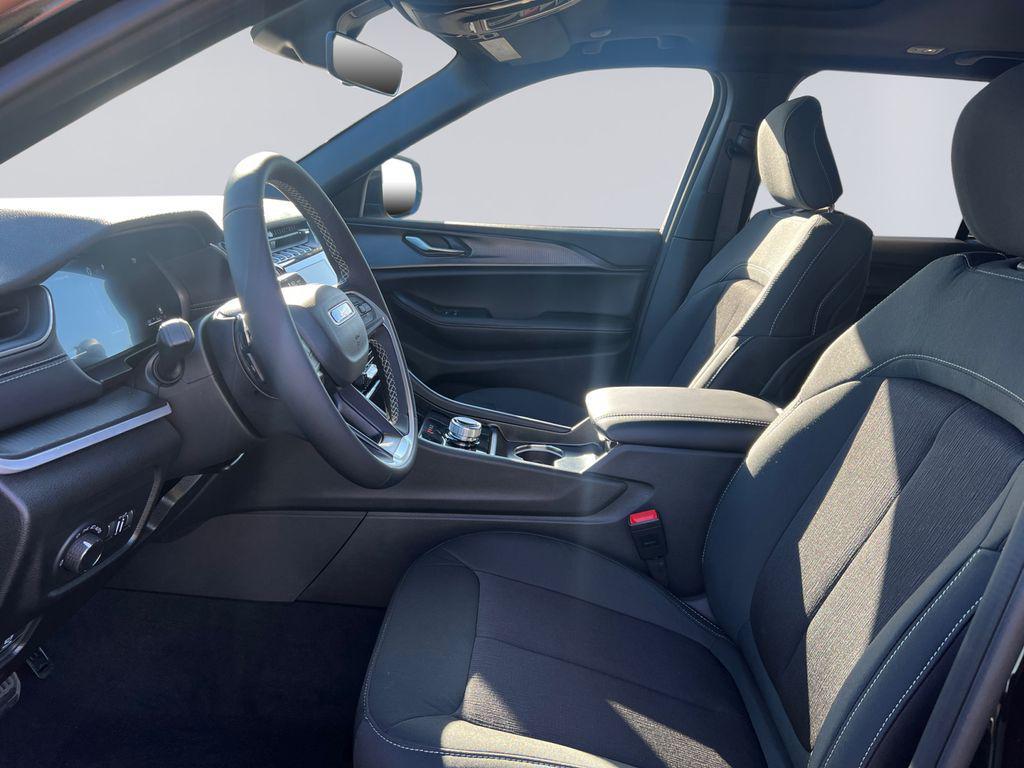 new 2025 Jeep Grand Cherokee car, priced at $38,550