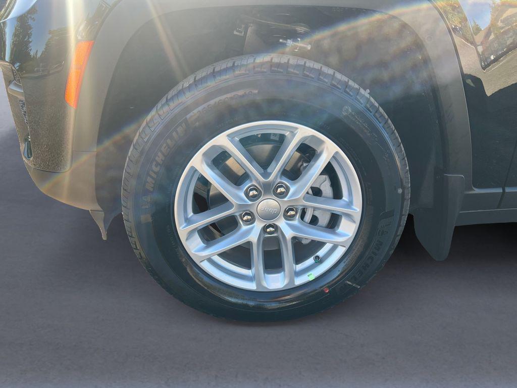 new 2025 Jeep Grand Cherokee car, priced at $38,550
