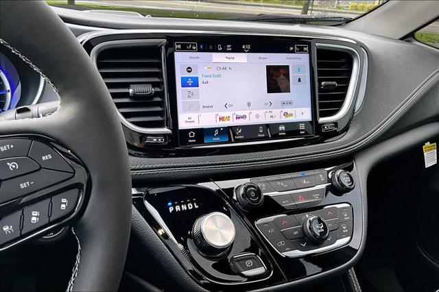 new 2025 Chrysler Pacifica Hybrid car, priced at $46,451